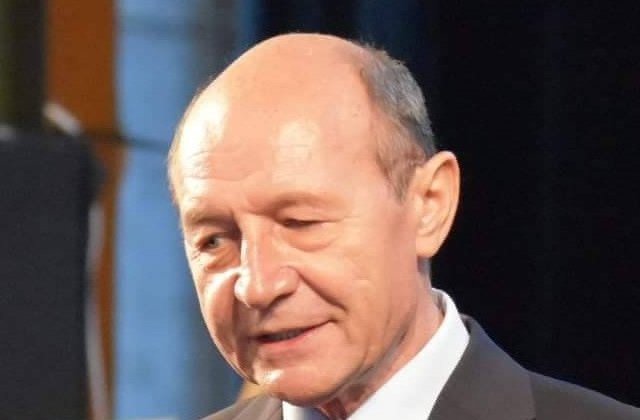 Basescu: Va rog din suflet nu mai cumparati combustibil de la Mol. In benzinarii se distribuie harti cu Tinutul Secuiesc