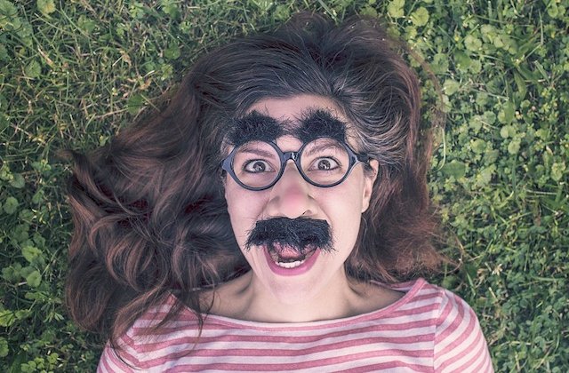 10+ citate amuzante despre prostia omeneasca