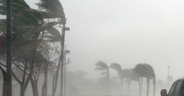 Irma provoaca deja rafale puternice de vant si valuri mari in Florida