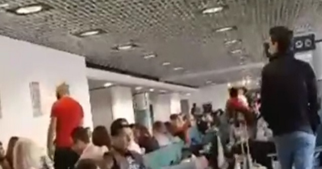 Aproximativ 130 de romani au fost blocati pe aeroportul din Birmingham, timp de 12 ore