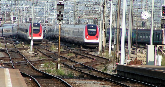 Elvetia: Cel putin 30 de persoane au fost ranite dupa ce doua trenuri s-au ciocnit