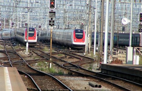 Elvetia: Cel putin 30 de persoane au fost ranite dupa ce doua trenuri s-au ciocnit