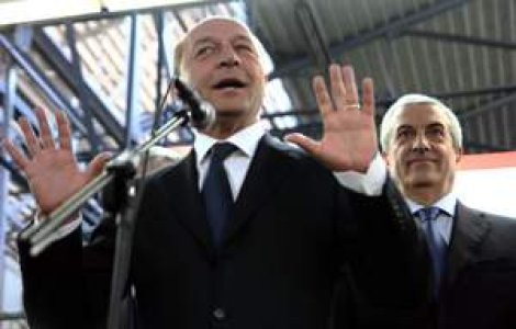 Basescu: 'Sper sa fiu mai norocos cu desemnarea viitorului premier'