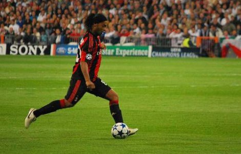 Ronaldinho se misca pe ritmuri de samba