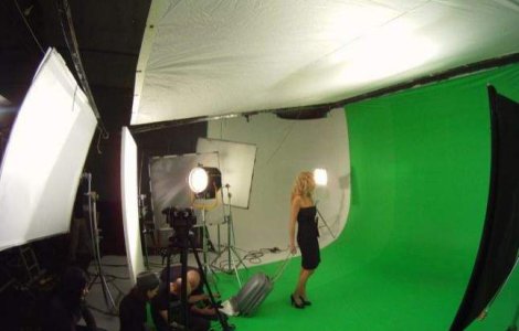 Dana Savuica "se dezbraca" pentru o noua reclama