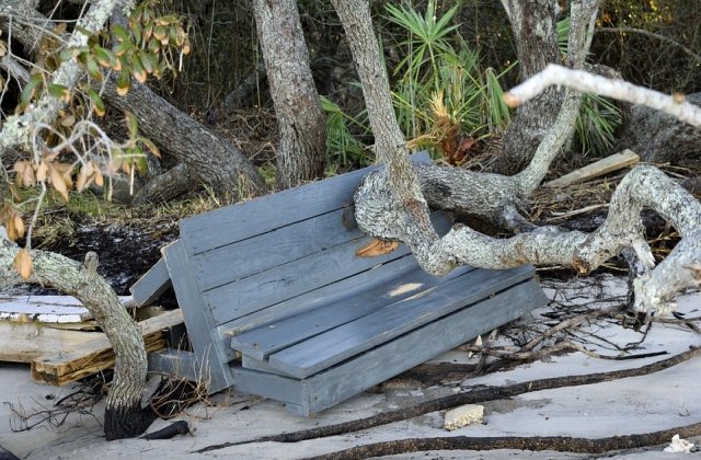 MAE: Patru romani au parasit zona afectata de uraganul Irma
