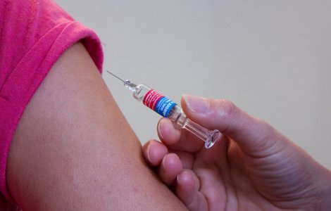 Arad: Medicii de familie cer introducerea vaccinarii obligatorii, pentru ca multi parinti refuza imunizarea