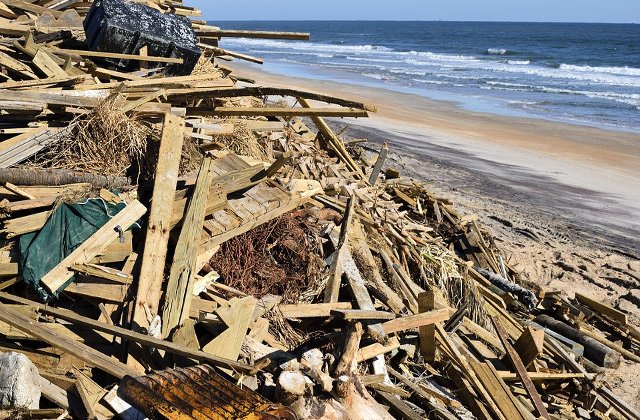 MAE: Alti trei cetateni romani au parasit zona afectata de uraganul Irma