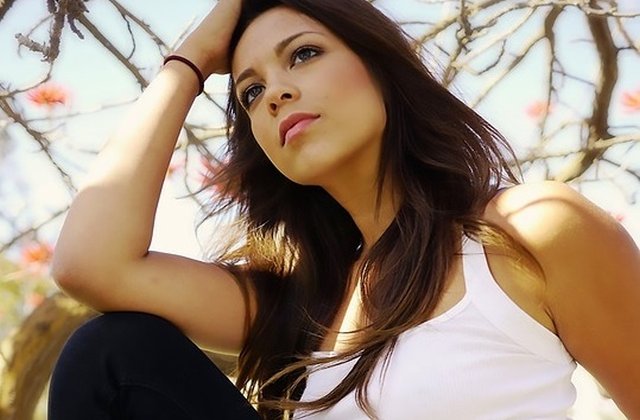 7 metode simple si eficiente pentru a ascunde firele albe fara sa te vopsesti