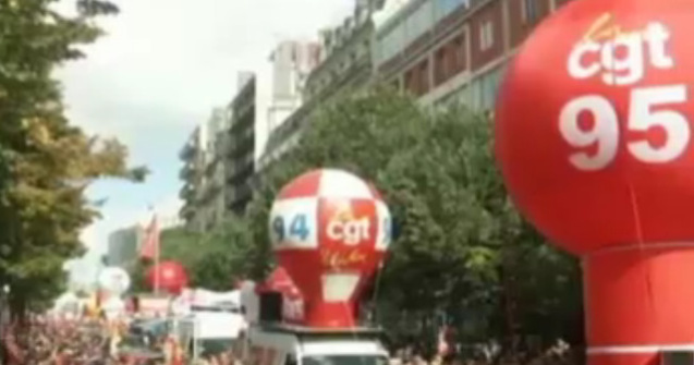 Francezii protesteaza. 200.000 de oameni au iesit in strada