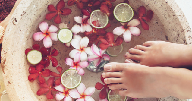  Top  Leacuri pentru picioarele umflate: 7 remedii de incercat acasa