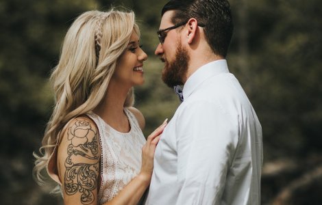  Top  10 semne subtile prin care iti arata ca este atrasa de tine