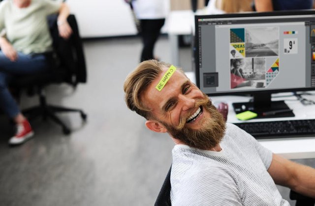 10 glume pe care sa le spui colegilor in pauza de masa. Chiar si cei mai seriosi vor rade!