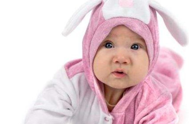 Doi italieni au incercat sa scoata ilegal din Romania un nou - nascut