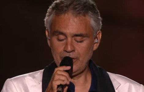 Tenorul Andrea Bocelli, spitalizat dupa ce a cazut de pe cal si a suferit o lovitura la cap