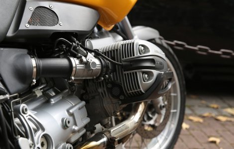 Un medic rezident a murit dupa ce a ucis cu motocicleta o femeie