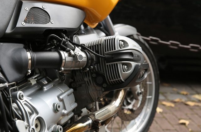 Un medic rezident a murit dupa ce a ucis cu motocicleta o femeie