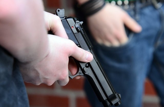 Berlin: Schimb de focuri de arma langa un club, soldat cu un mort si trei raniti