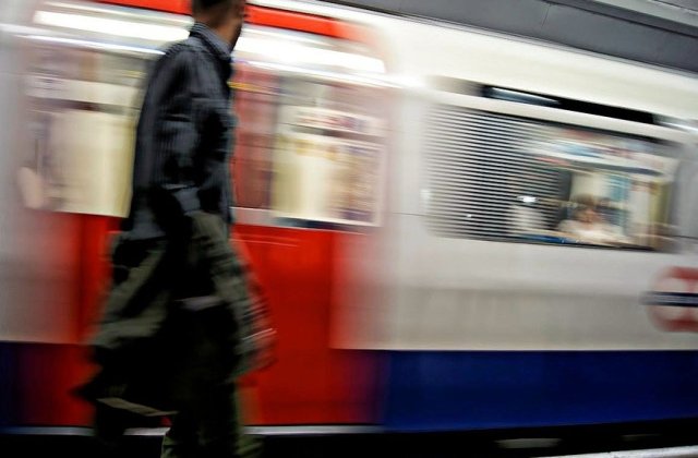 Un tanar in varsta de 18 ani, arestat la Dover in legatura cu atentatul de la metroul din Londra