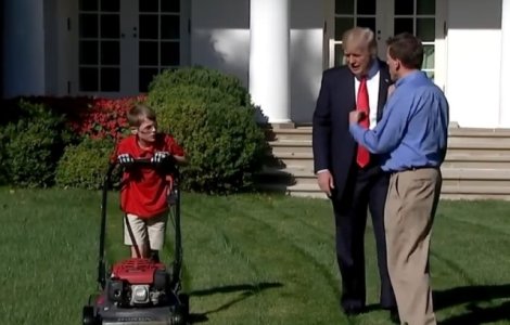 Un baiat de 11 ani si-a indeplinit visul sa tunda peluza Casei Albe