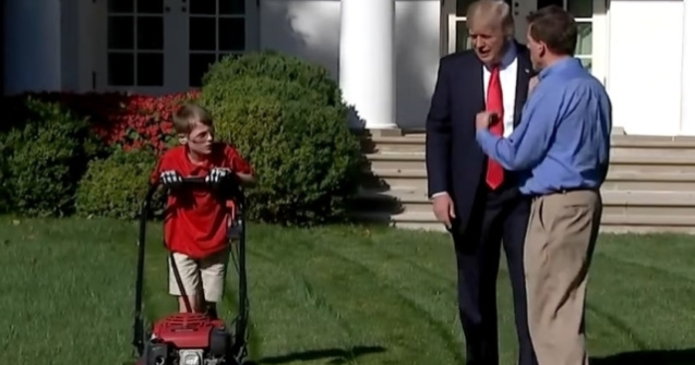 Un baiat de 11 ani si-a indeplinit visul sa tunda peluza Casei Albe