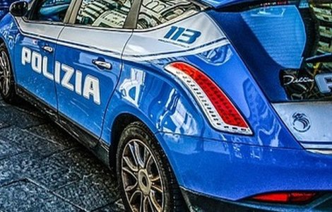 Torino: O romanca si-a injunghiat fiica de 6 ani si apoi s-a sinucis