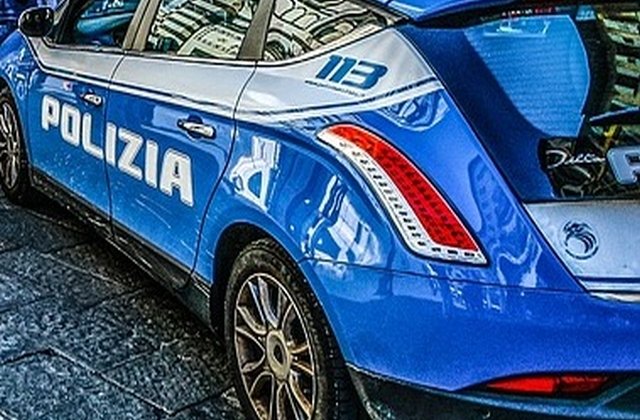 O romanca de 31 de ani din Torino si-a injunghiat fiica de 6 ani si apoi s-a sinucis