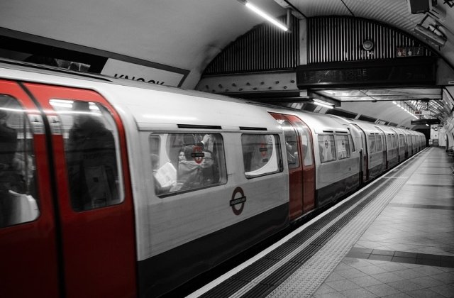 Londra: Nivelul amenintarii teroriste ramane "critic". O noua arestare in legatura cu atentatul de la metrou