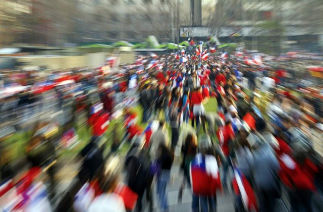 Motiunea atrage 50.000 de protestatari!