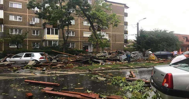 Imagini apocaliptice din Timisoara, dupa furtuna de duminica