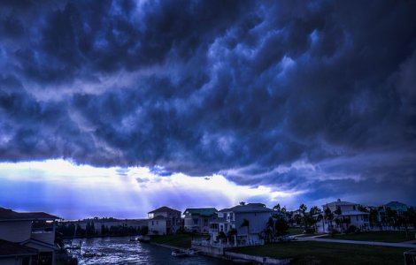 Insulele din Caraibe se pregatesc de un nou uragan, la 10 zile dupa Irma