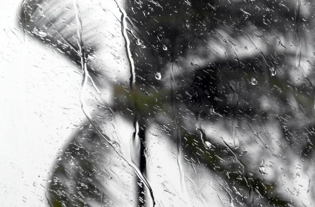 Caraibe: Uraganul Maria, de categorie 5, a lovit insula Dominica. Rafalele de vant au ajuns la 260 km/h