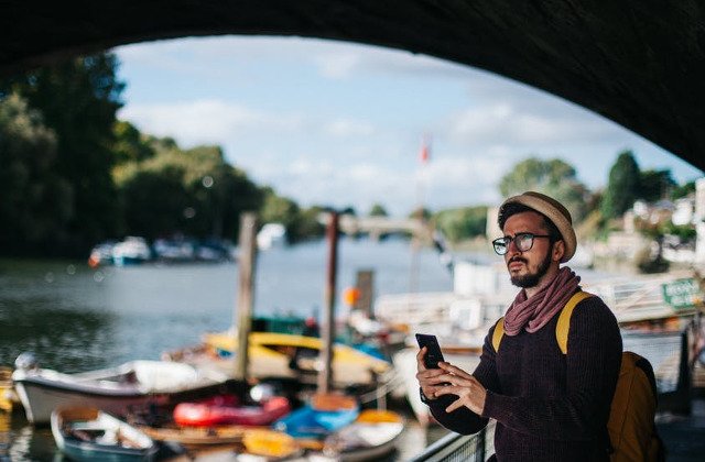 De cati bani ai nevoie ca sa calatoresti in Romania? Dar in strainatate?