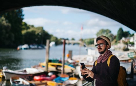De cati bani ai nevoie ca sa calatoresti in Romania? Dar in strainatate?