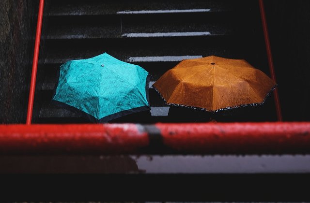 Informare meteo: Ploi si vant puternic in aproape toata tara, pana joi seara