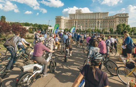 Business pe Bicicleta, editia cu numarul 11: Get a Suit & Ride a Bike (P)