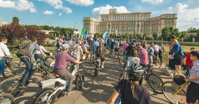 Business pe Bicicleta, editia cu numarul 11: Get a Suit & Ride a Bike (P)