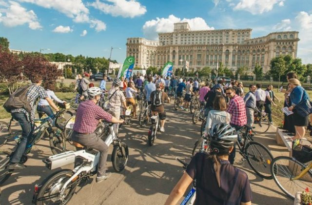 Business pe Bicicleta, editia cu numarul 11: Get a Suit & Ride a Bike (P)