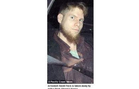 Charlie Sheen si-a angajat veterani de razboi pe post de garzi de corp