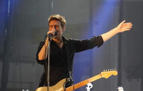  Video  Bryan Adams va deveni tata