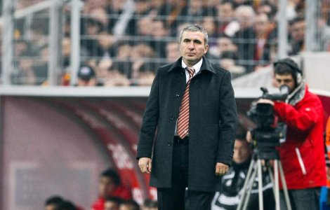Hagi, in pericol de a fi demis