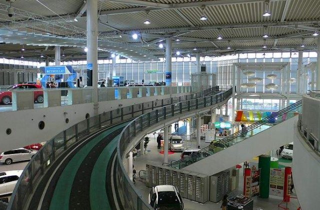 Honda si Toyota isi suspenda productia in Japonia