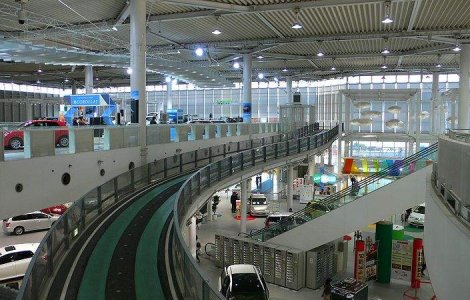 Honda si Toyota isi suspenda productia in Japonia