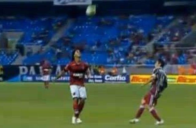 [VIDEO] Inca un "numar de magie" marca Ronaldinho