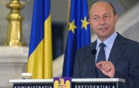 Basescu ar da ani din mandatul sau, de dragul poporului
