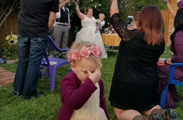 Copiilor nu le plac nuntile! 10 imagini care surprind perfect reactiile celor mici la cununii