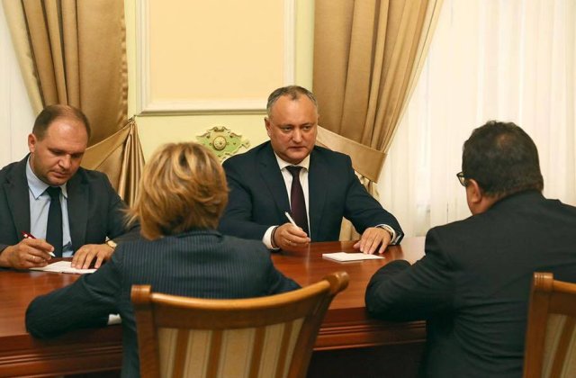 Liberalii din Chisinau vor sa il demita pe Dodon