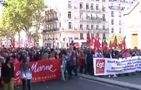 Zeci de mii de francezi au iesit in strada, revoltati de reformele lui Macron