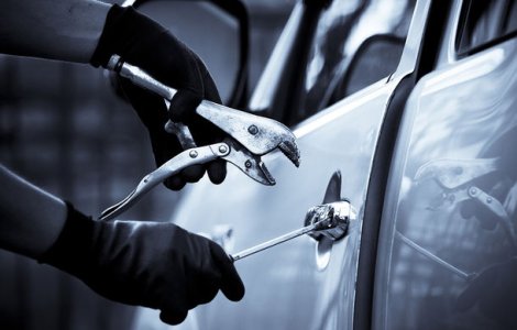 "Creativitate" morbida: trei americani spargeau masinile celor aflati la inmormantari urmarind in ziare anunturile mortuare ale zilei