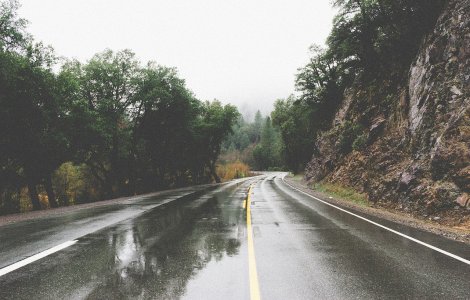 Informare ANM - ploi si intensificari ale vantului. La munte va ninge